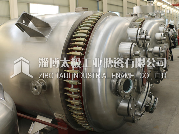 為什么搪玻璃反應釜設備是目前最理想的藥化設備？